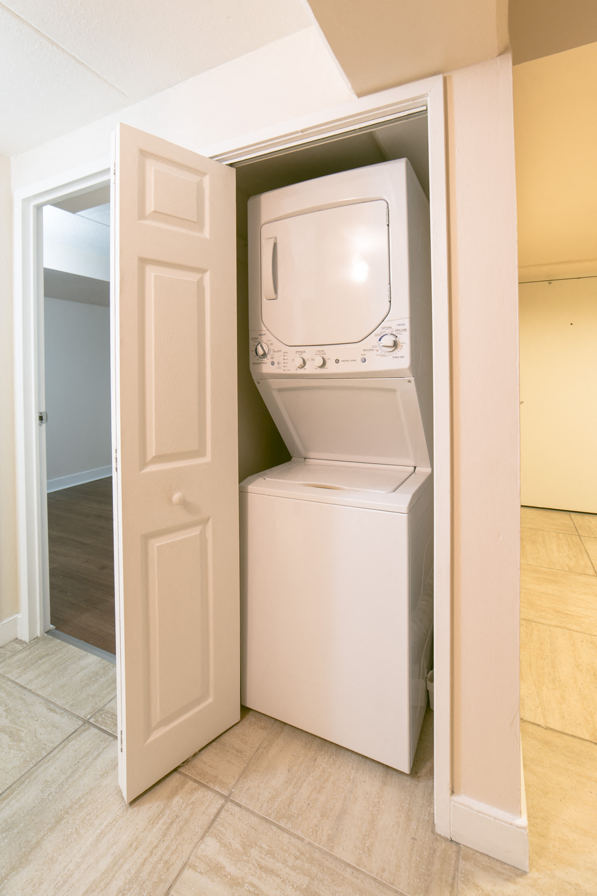 Napili Towers laundry closet with stackable machines