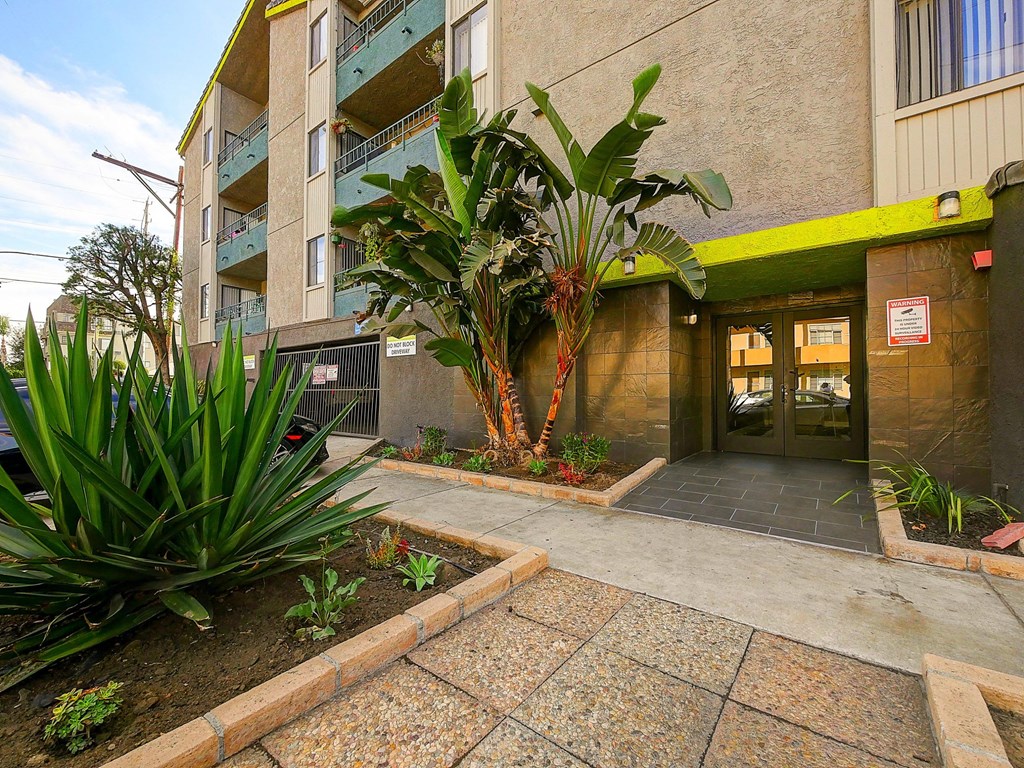 NoHoCentre_FrontEntranceExterior