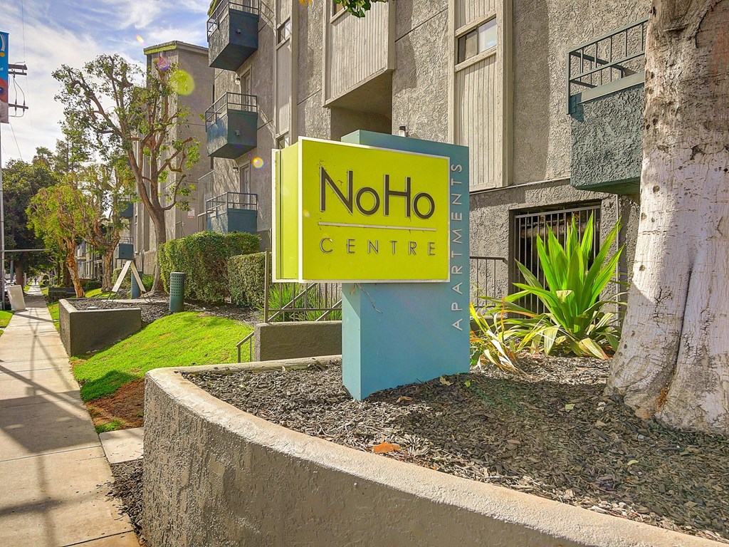 NoHoCentre_FrontSignage