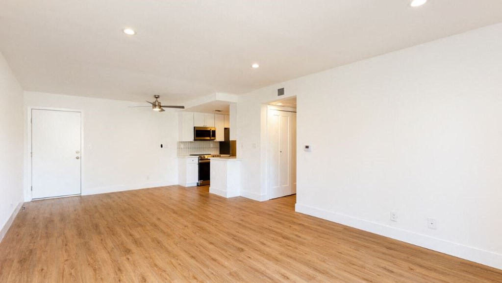 NoHoCentre_LivingAreaAndKitchen(2)