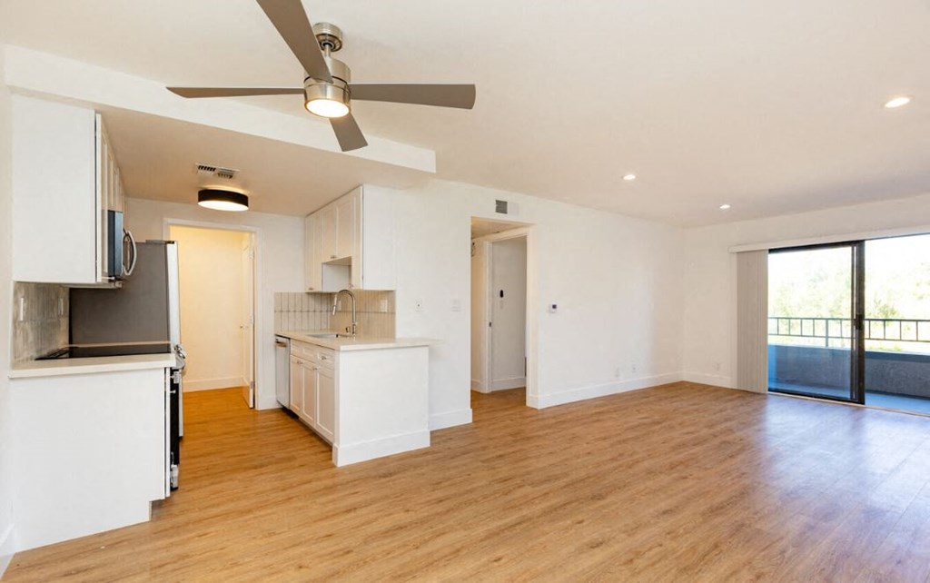 NoHoCentre_LivingAreaAndKitchen