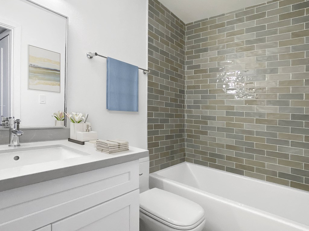 NoHoCentre_StagedBathroom