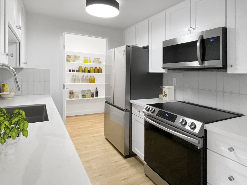 NoHoCentre_StagedKitchen