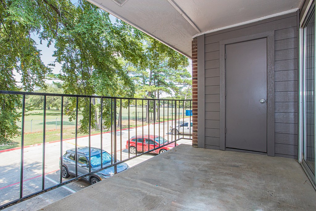 Oak Tree Village Balcony (3 bedroom 1313sq ft)