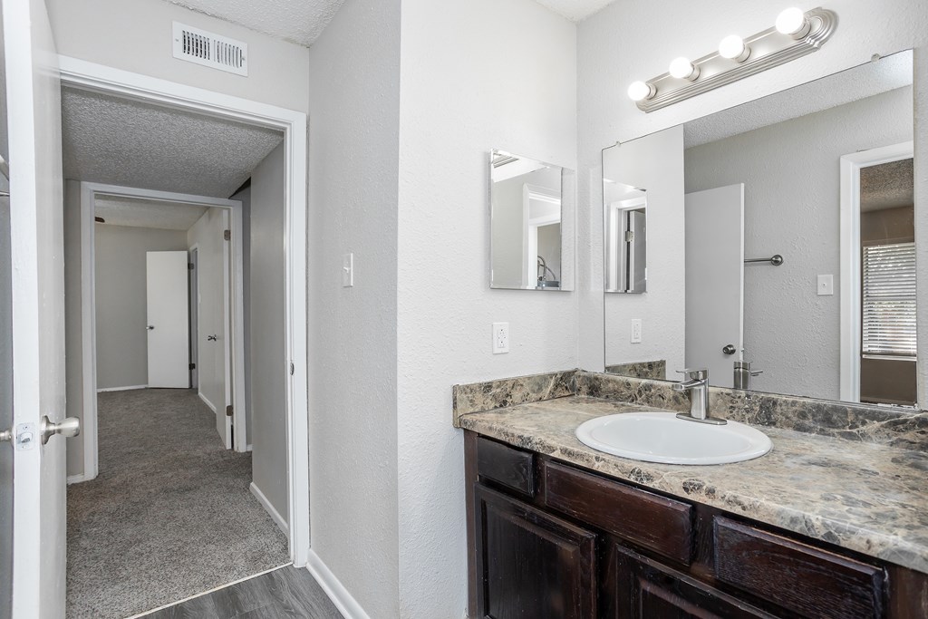 Oak Tree Village Bathroom  (3 Bedroom 1313sq ft)