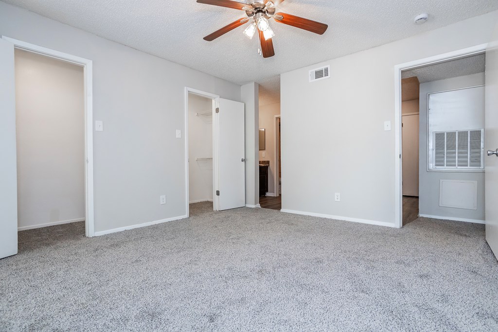 Oak Tree Village Bedroom  (3 Bedroom)