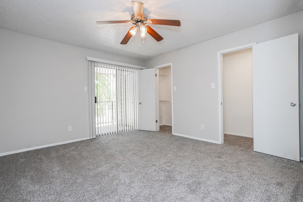 Oak Tree Village Bedroom  (3 Bedroom)