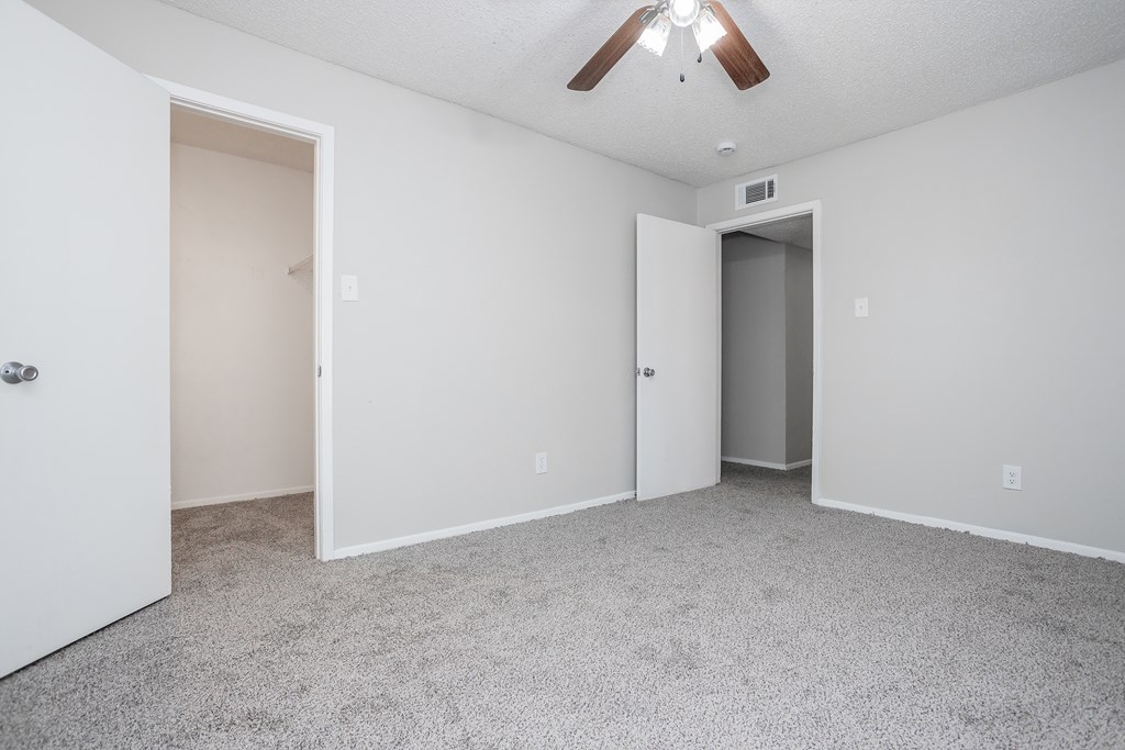 Oak Tree Village Bedroom  (3 Bedroom)