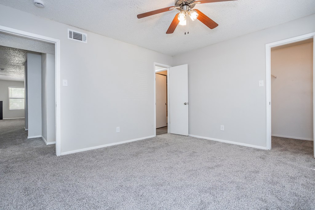 Oak Tree Village Bedroom (3 Bedroom)