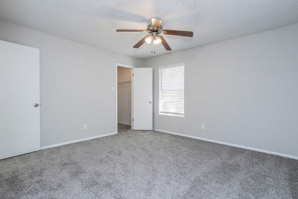 Oak Tree Village Bedroom  (3 Bedroom 1313sq ft)