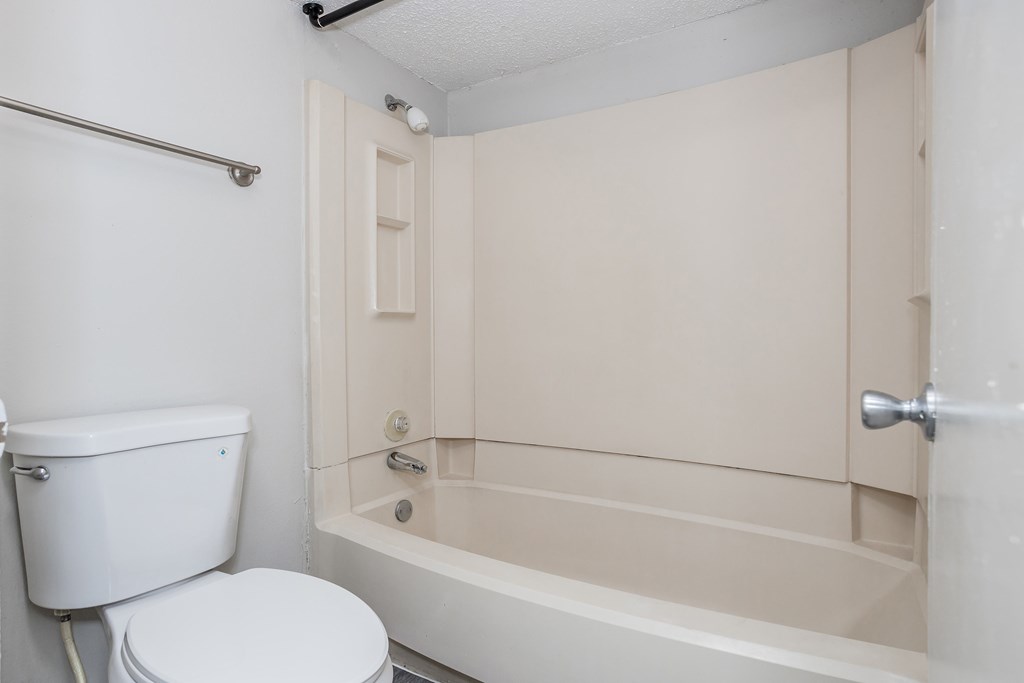 Oak Tree Village Bedroom (3 Bedroom)