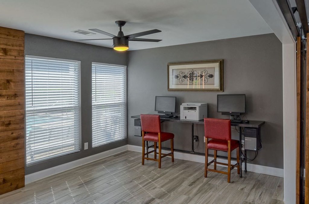 Oak Tree Village Apartments Business Center