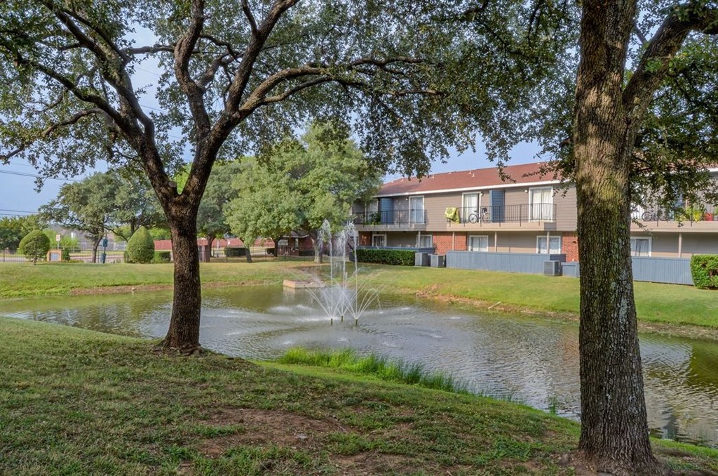 Oak Tree Village Apartments Outdoor Fountain