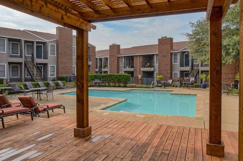 Oak Tree Village Apartments Pool and Lounge Chairs Oak Tree Village Apartments Pool and Lounge Chairs - Photo Gallery