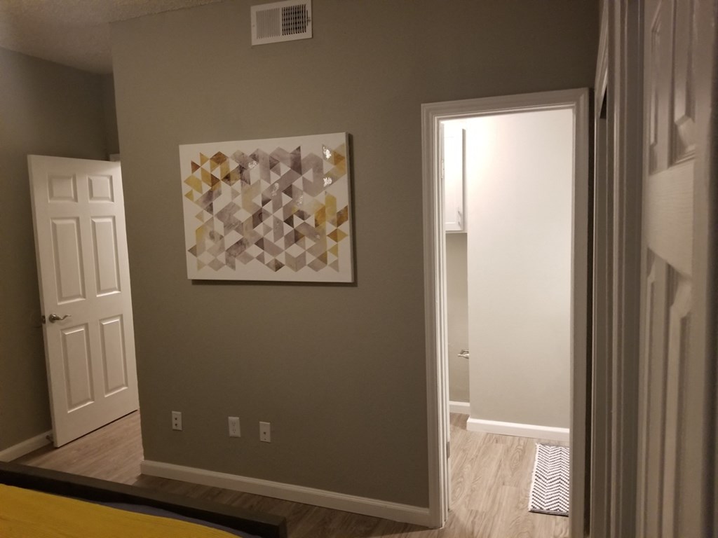 Oakwood Creek Apartments bedroom doorways and decor
