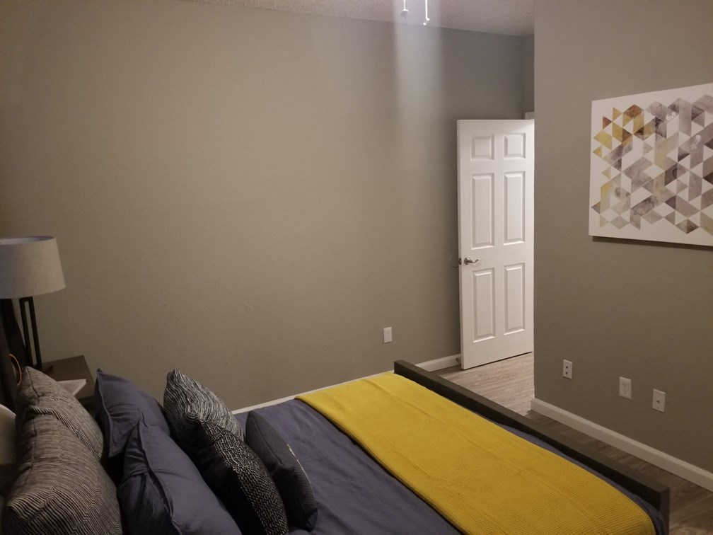 Oakwood Creek Apartments bedroom with decor