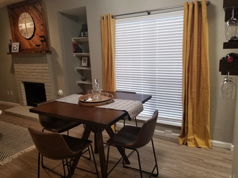 Oakwood Creek Apartments dining area with decor