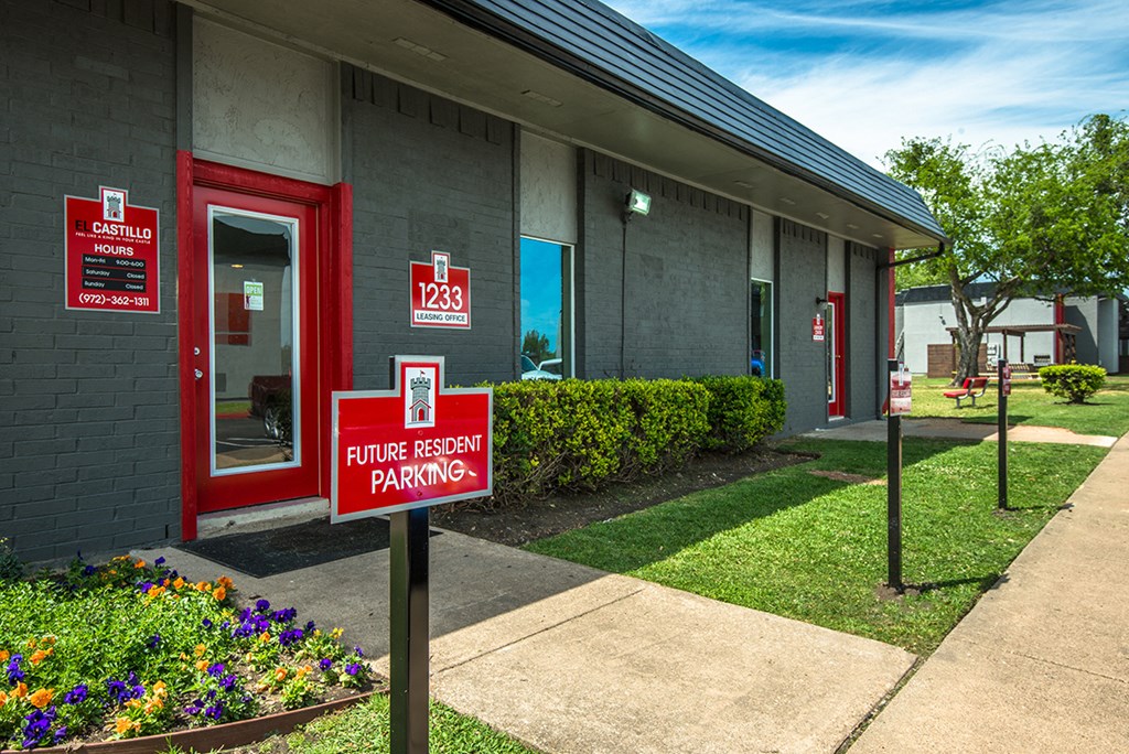 El Castillo Apartments exterior building