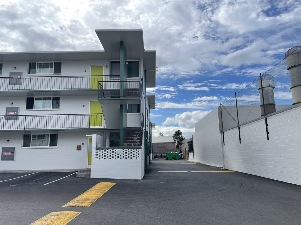 the building where the motel is located is clean and empty