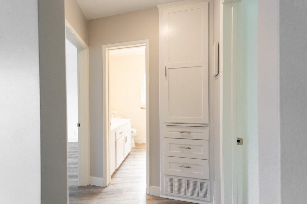 PacifiHeights_Hallway_2Bed1Bath_986sqft