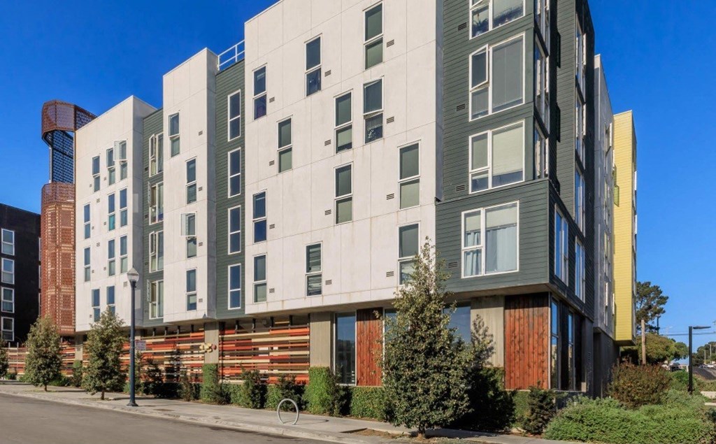 Pacific Pointe exterior