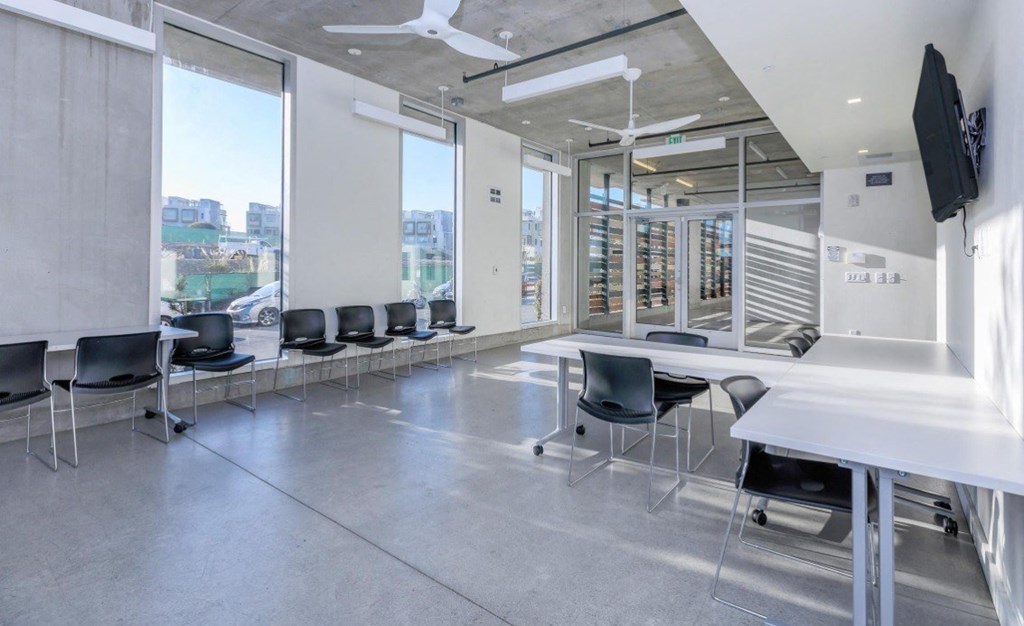 Pacific Pointe lounge