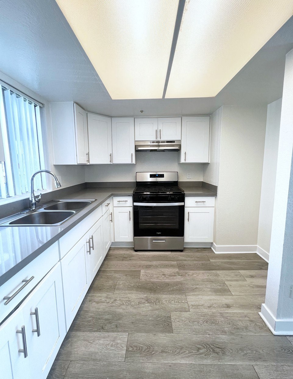 Park Tower kitchen with range