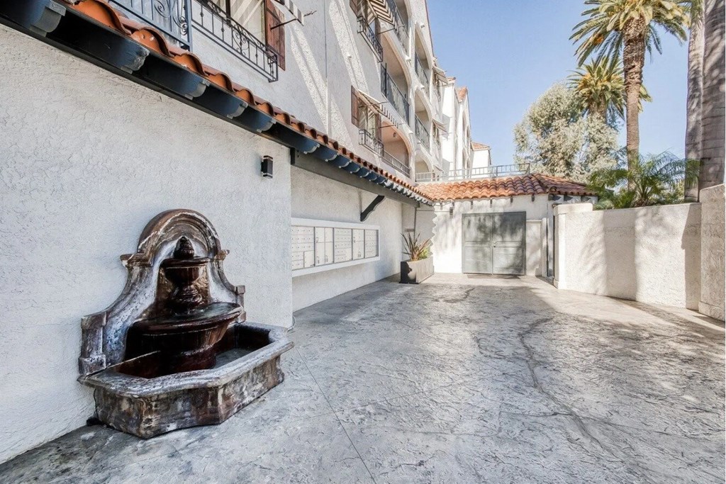 park city view courtyard