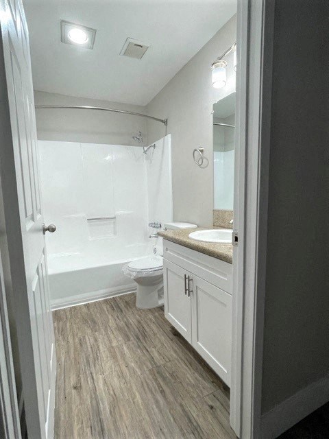 Peachgrove Apartments Bathroom