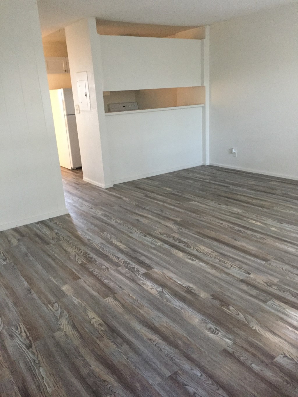 Cambridge Park Apartments and Cluster Park Apartments living area