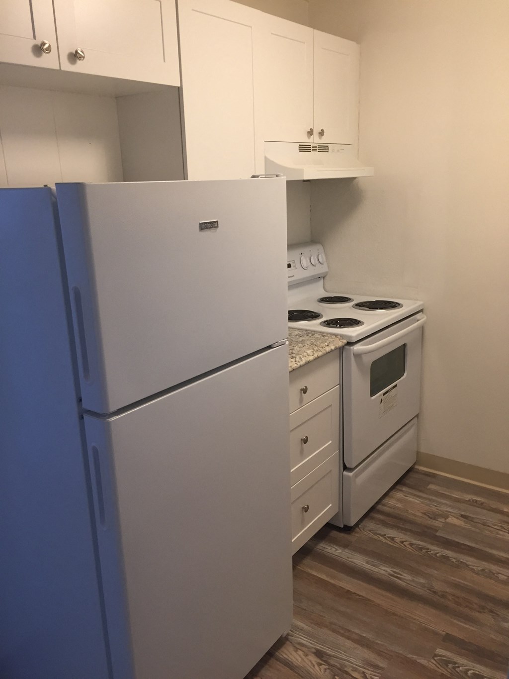 Cambridge Park Apartments and Cluster Park Apartments kitchen area with alliances and cabinets