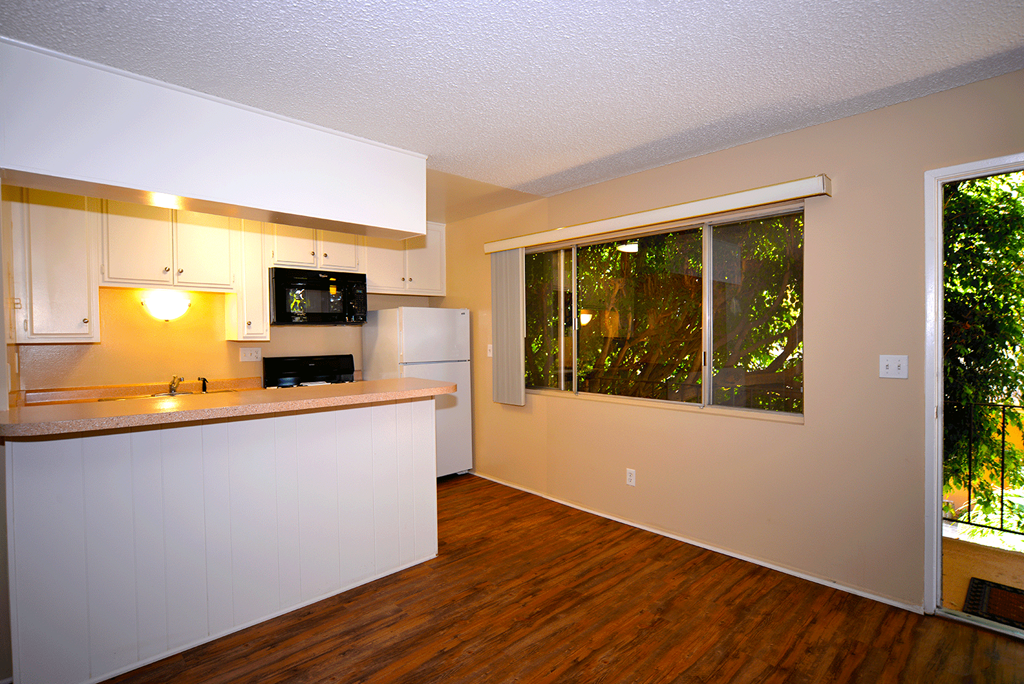 Ponderosa Apartments unfurnished living room area