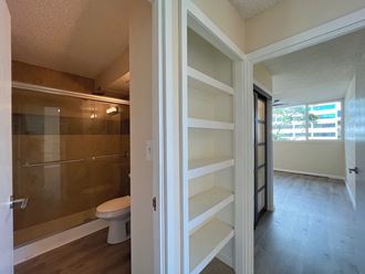Punahou Heights Bedroom, Hallway Linen Closet and Bathroom Punahou Heights Bedroom, Hallway Linen Closet and Bathroom