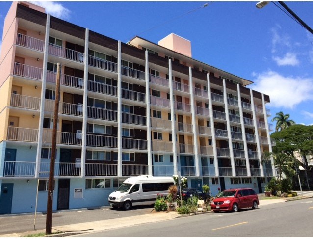 Punahou Heights exterior building