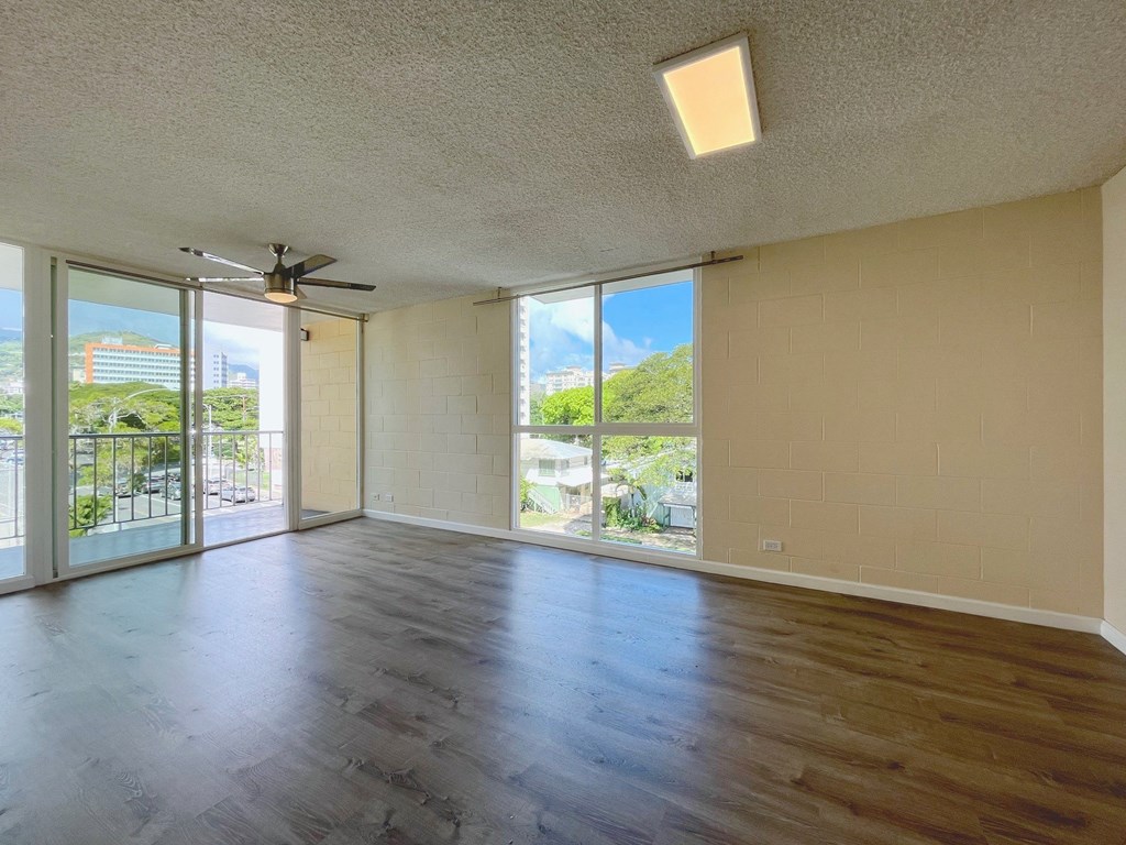 Punahou Heights Living Room with Picture Window Views