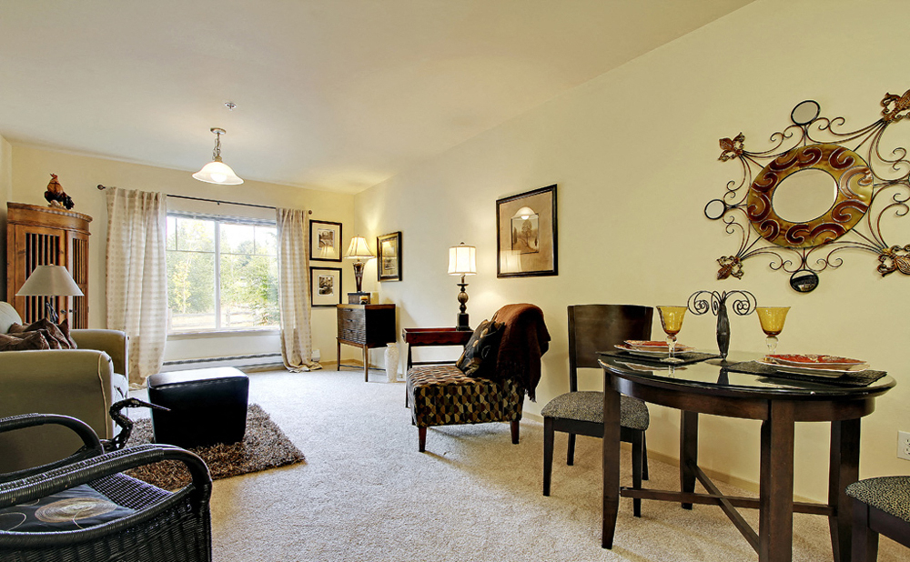 Radcliffe Place Apartments large dining and living area