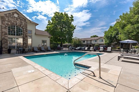 Reserve at Centerra pool