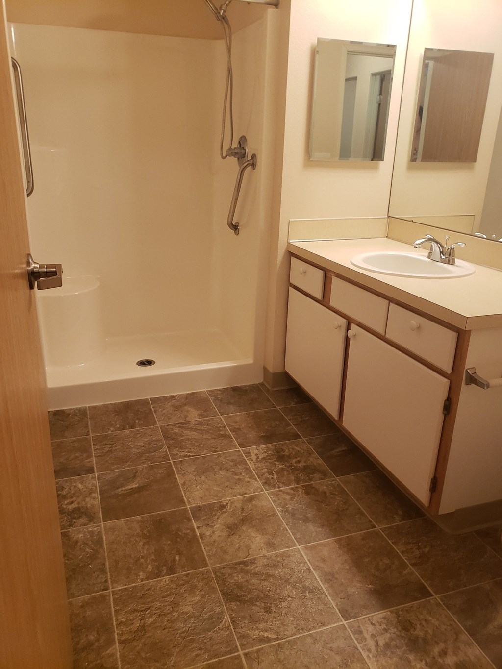 Riverside Landing bathroom and vanity