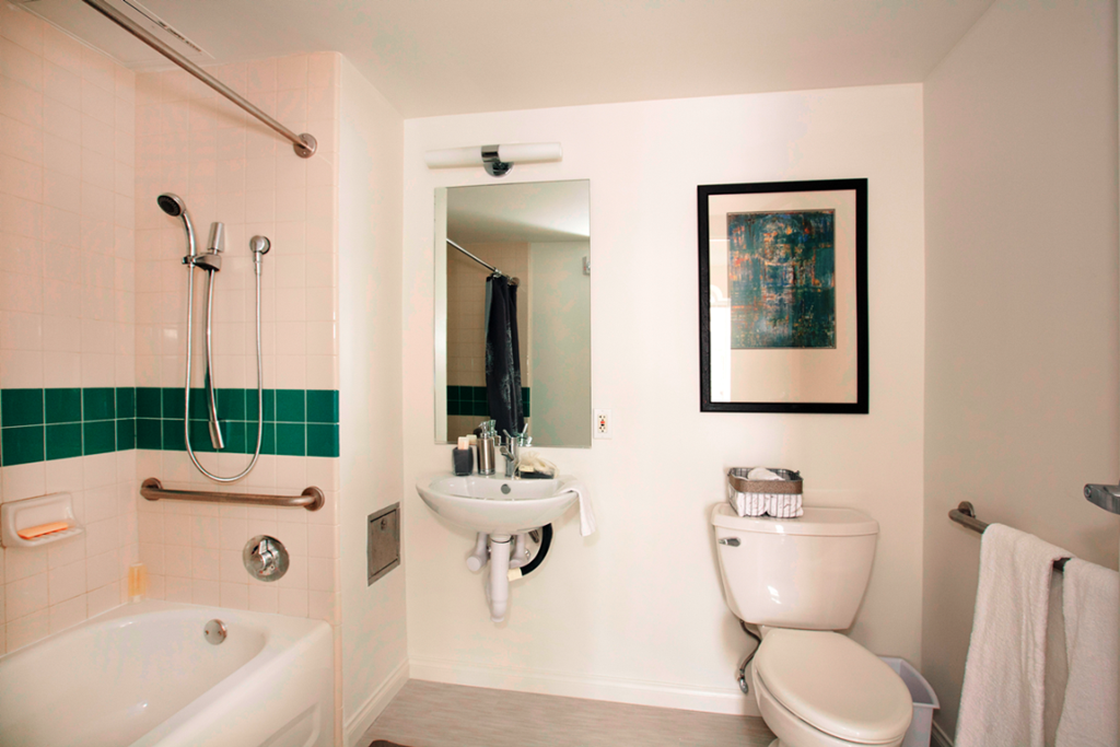 Criterion Promenade bathroom