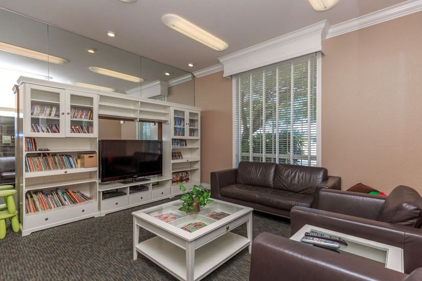 Silver Shadow Apartments indoor lounge Silver Shadow Apartments indoor lounge