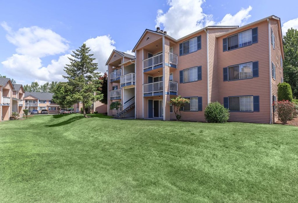 Silver Shadow Apartments exterior building 