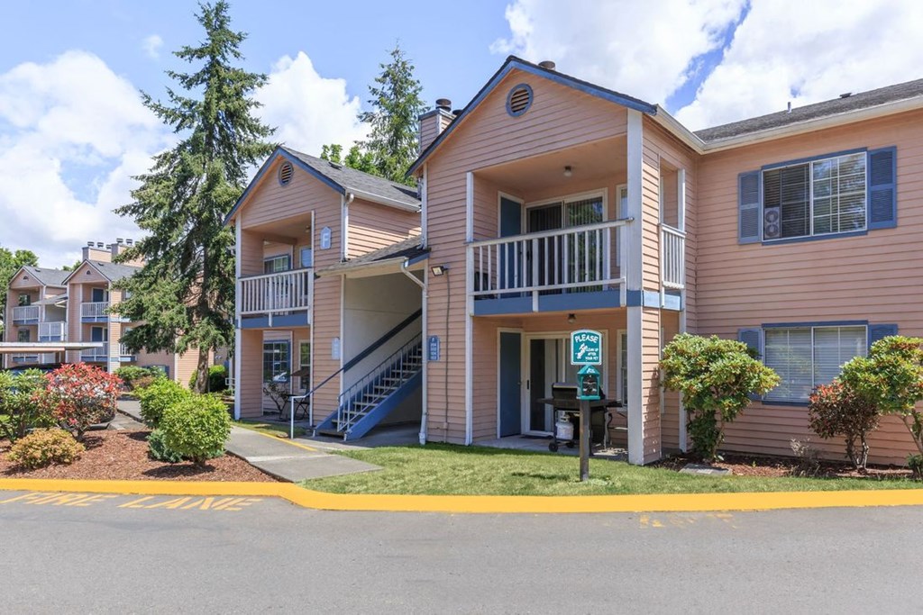 Silver Shadow Apartments exterior building 