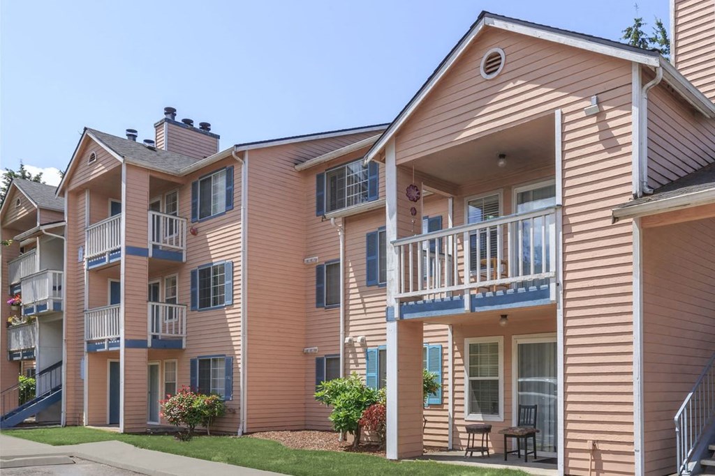 Silver Shadow Apartments exterior building 