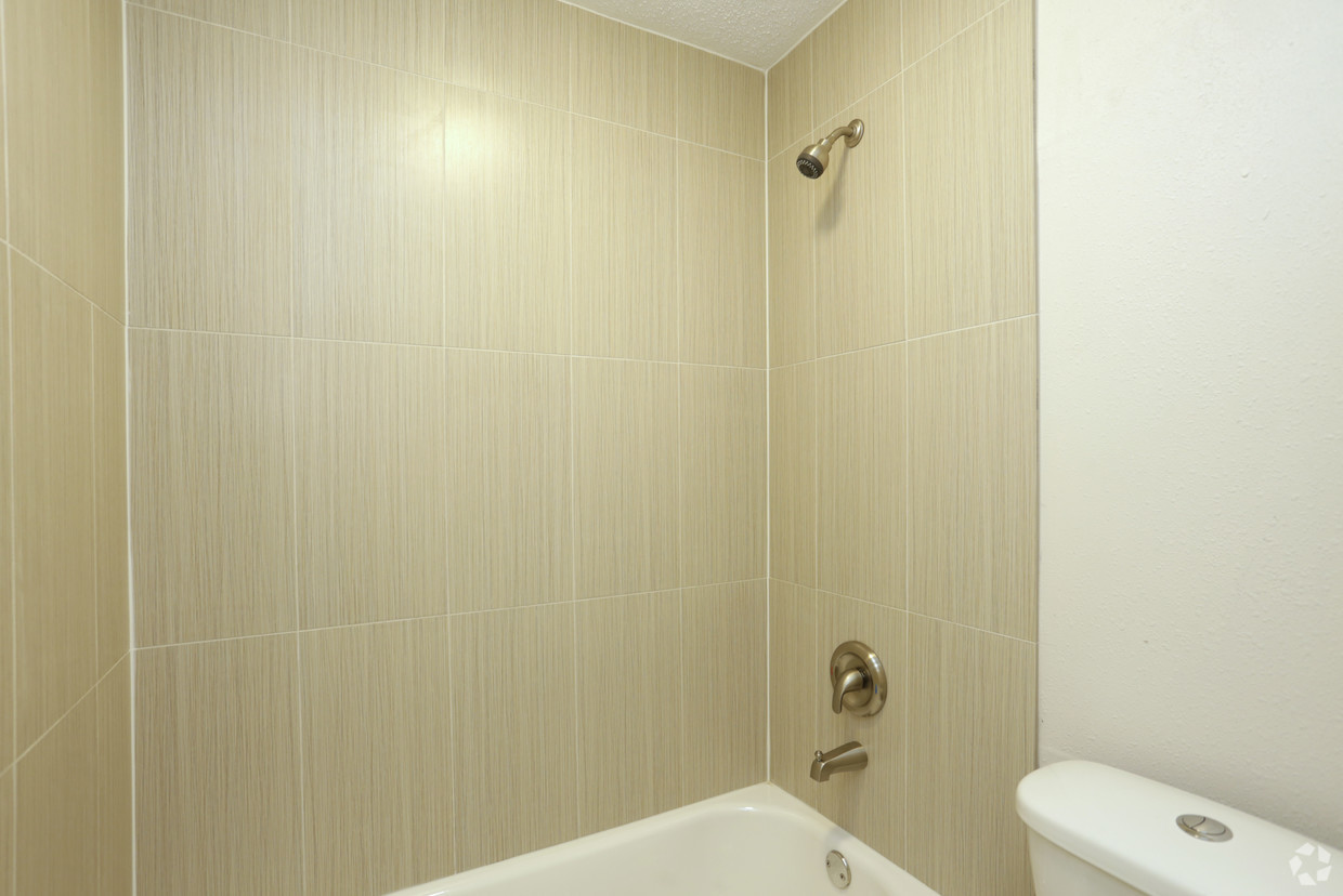 Soco at Alpine Tub shower