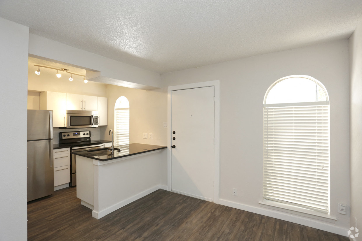 Soco at Alpine living and kitchen area