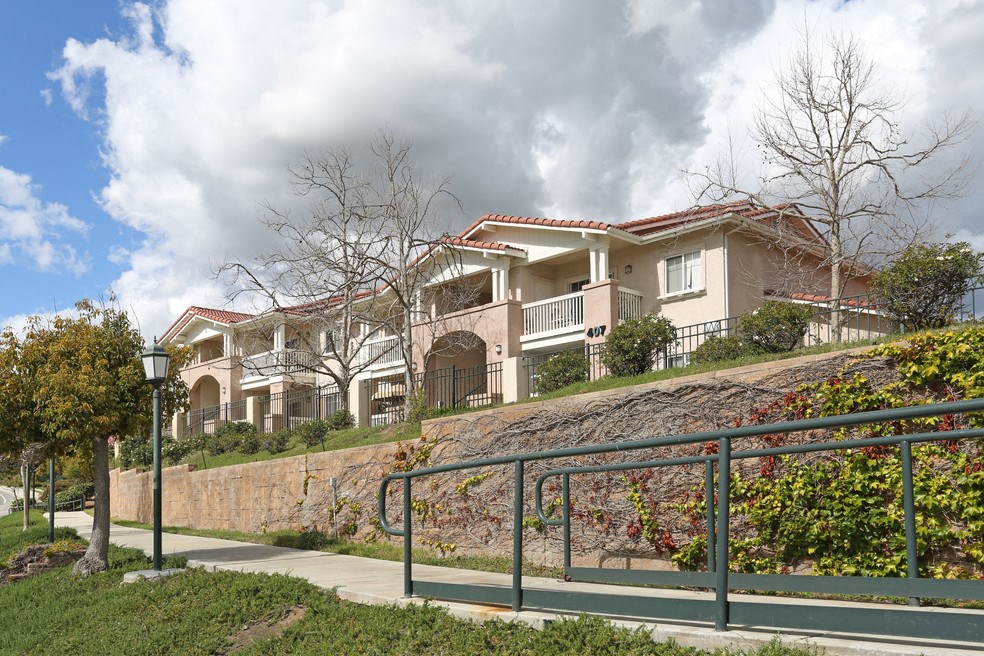 Sorrento Villas exterior building pathway