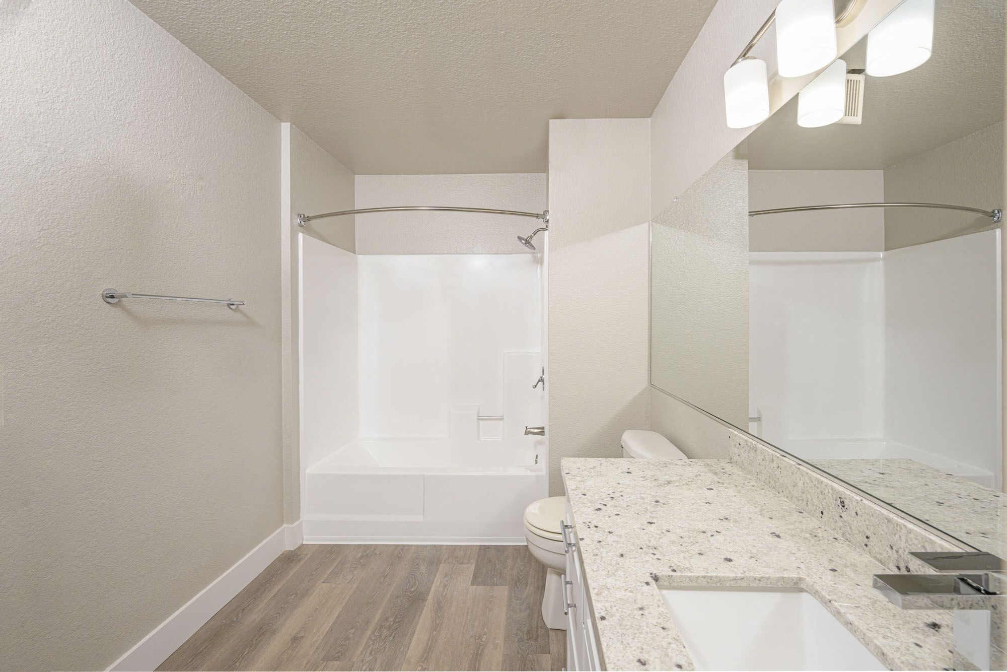 1435 Stanley Ave Bathroom