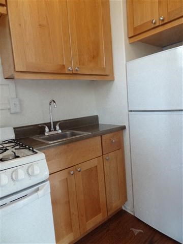 Moana Vista Studio Small Kitchen Sink and Counter Space