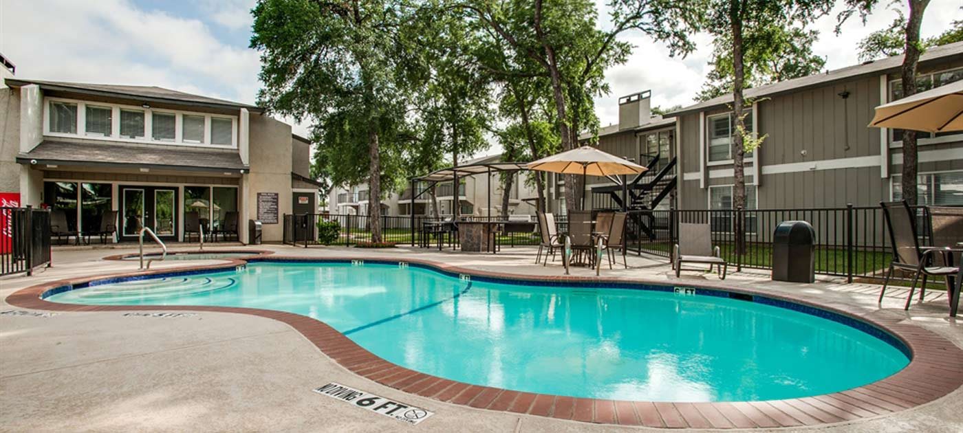Courtyards of Roses Apartments in Irving, TX
