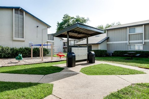 Courtyards of Roses Apartments outdoor mailboxes and pathways